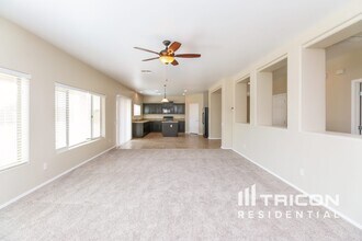 43009 W Kristal Ln in Maricopa, AZ - Foto de edificio - Building Photo