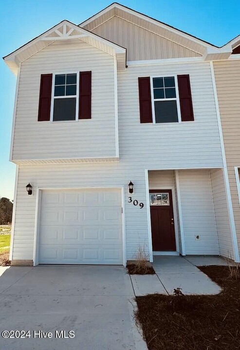 309 Otis Cv Ln in Jacksonville, NC - Building Photo