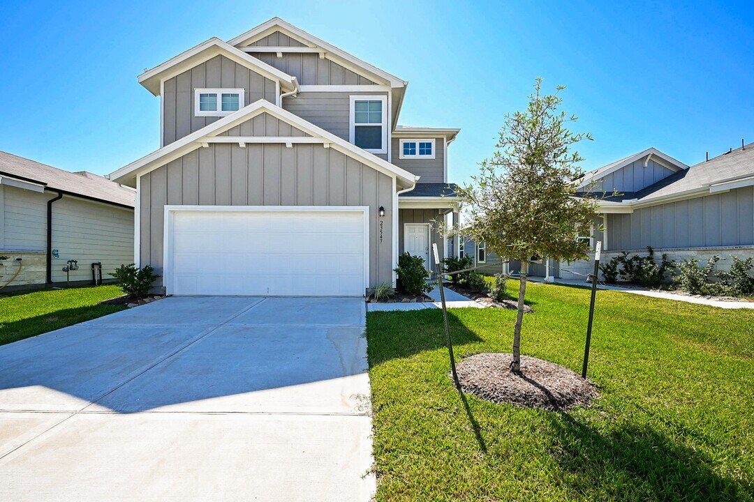 23547 Autumn Harvester Dr in Hockley, TX - Foto de edificio