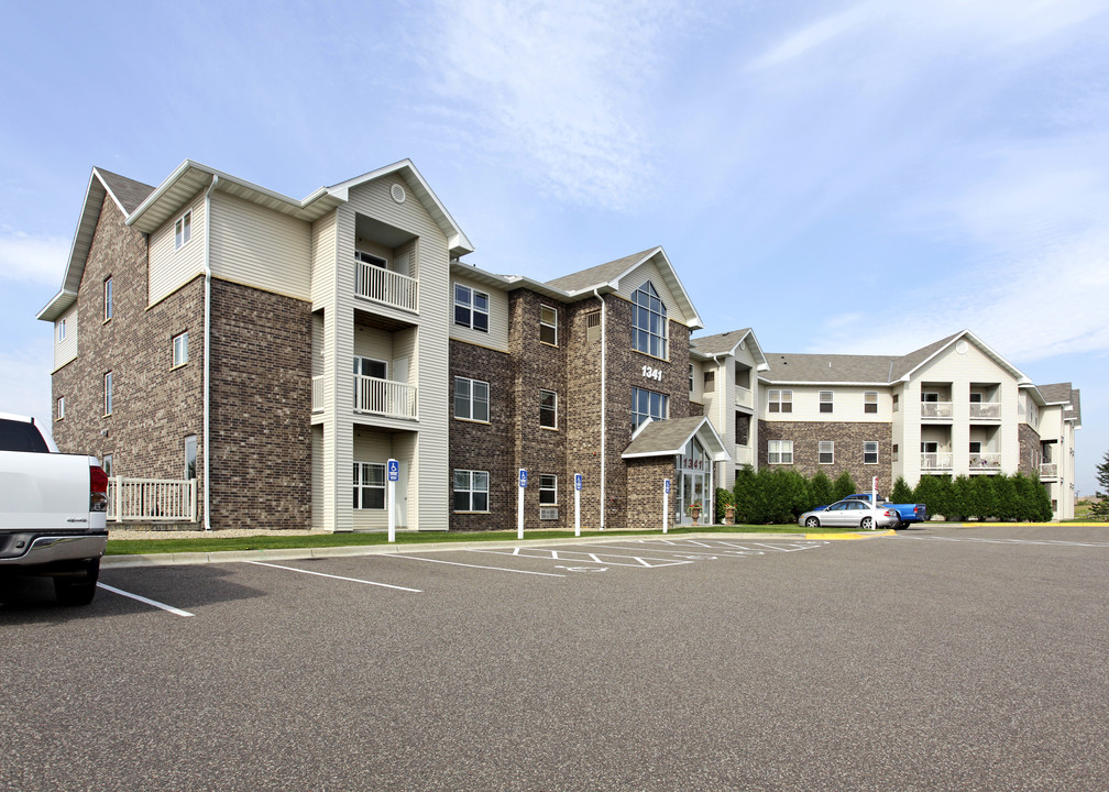 Powers Ridge Condominiums in Chanhassen, MN - Building Photo