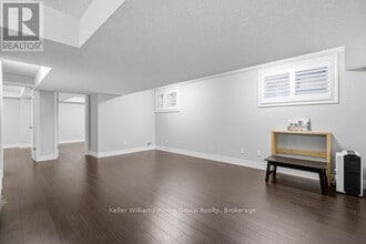 115 Dallan Dr in Guelph, ON - Building Photo - Building Photo