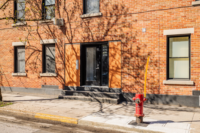 692 D'hibernia Rue in Montréal, QC - Building Photo - Building Photo