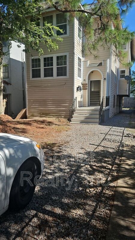 property at 3219 Louisiana Ave Pkwy