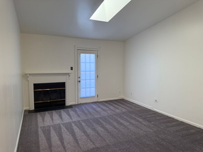1436 Deerpond Ln in Virginia Beach, VA - Building Photo - Building Photo