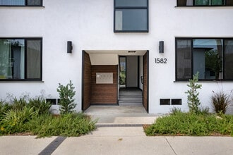 Eagle Rock in Los Angeles, CA - Foto de edificio - Building Photo