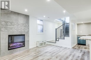 562 Winette Rd in Pickering, ON - Building Photo