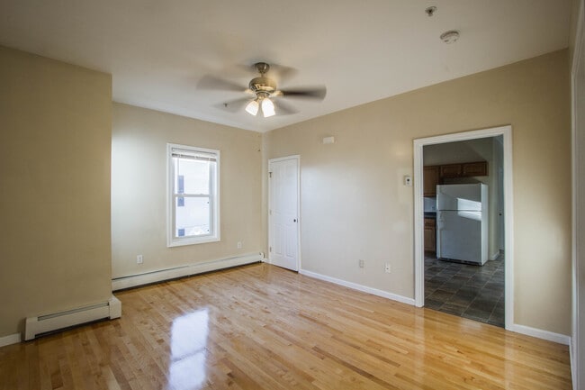 19 Wilson St, Unit 2nd Floor in Worcester, MA - Building Photo - Building Photo
