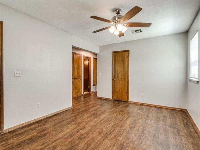 821 Russell Cir in Norman, OK - Building Photo - Building Photo