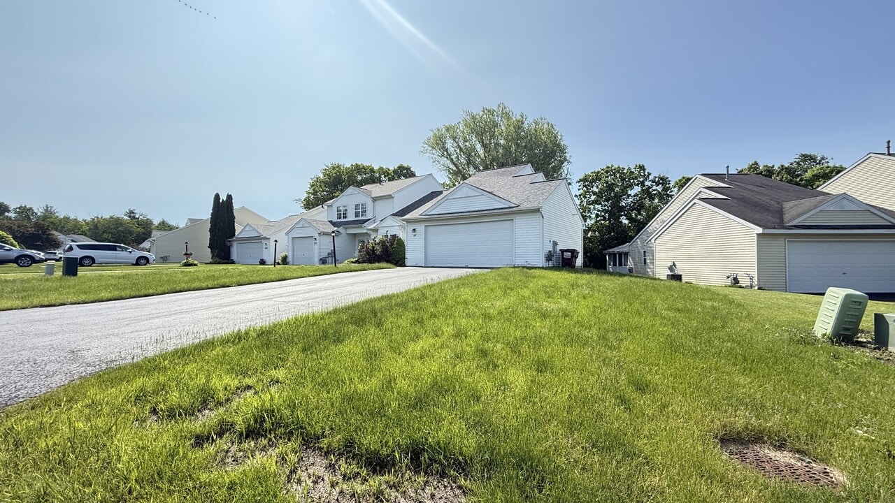1135 Spearhead Dr in Schenectady, NY - Building Photo