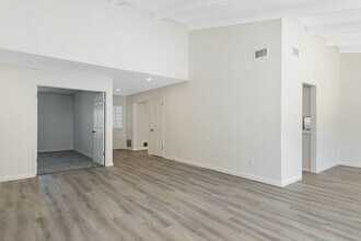 12555 Pomerado Ct in San Diego, CA - Building Photo - Building Photo
