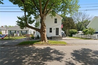 32 Richmond St in Bristol, RI - Building Photo - Building Photo