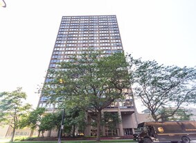 5320 N Sheridan Rd in Chicago, IL - Building Photo