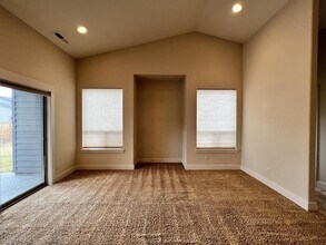 2360 NW 19th St in Redmond, OR - Building Photo - Building Photo