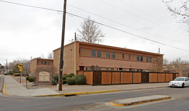 1405 San Carlos Dr SW in Albuquerque, NM - Building Photo - Building Photo