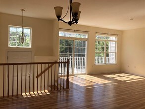 7 Atlas Ct in Jersey City, NJ - Building Photo - Building Photo