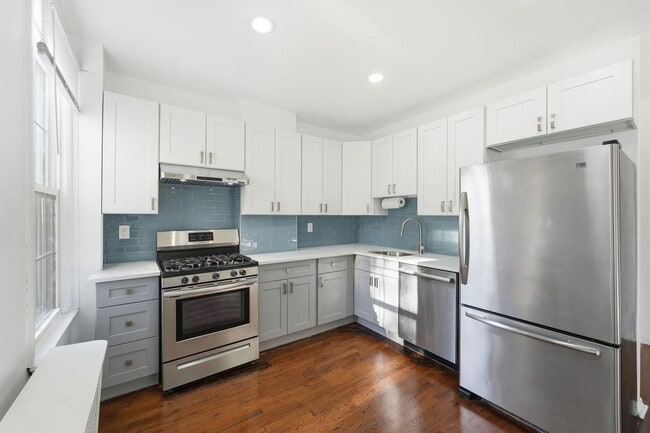 property at 16 E 44th St