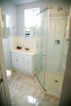 713 N Mansfield Ave in Los Angeles, CA - Foto de edificio - Building Photo