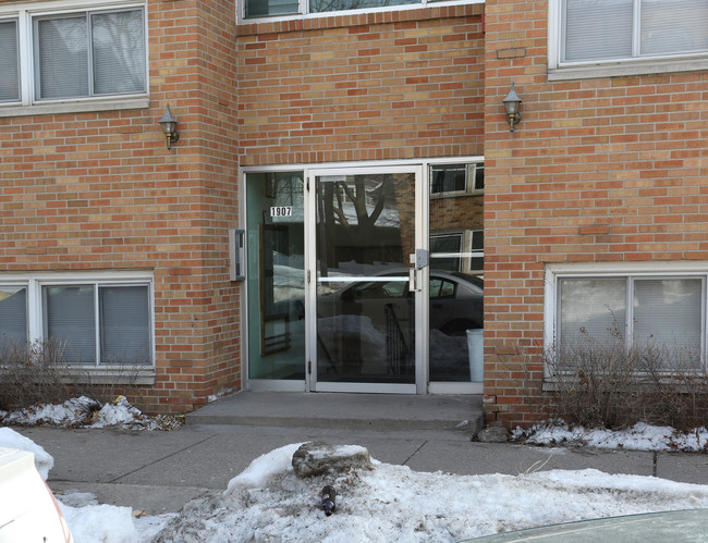 1907 Colfax Avenue South in Minneapolis, MN - Building Photo - Building Photo