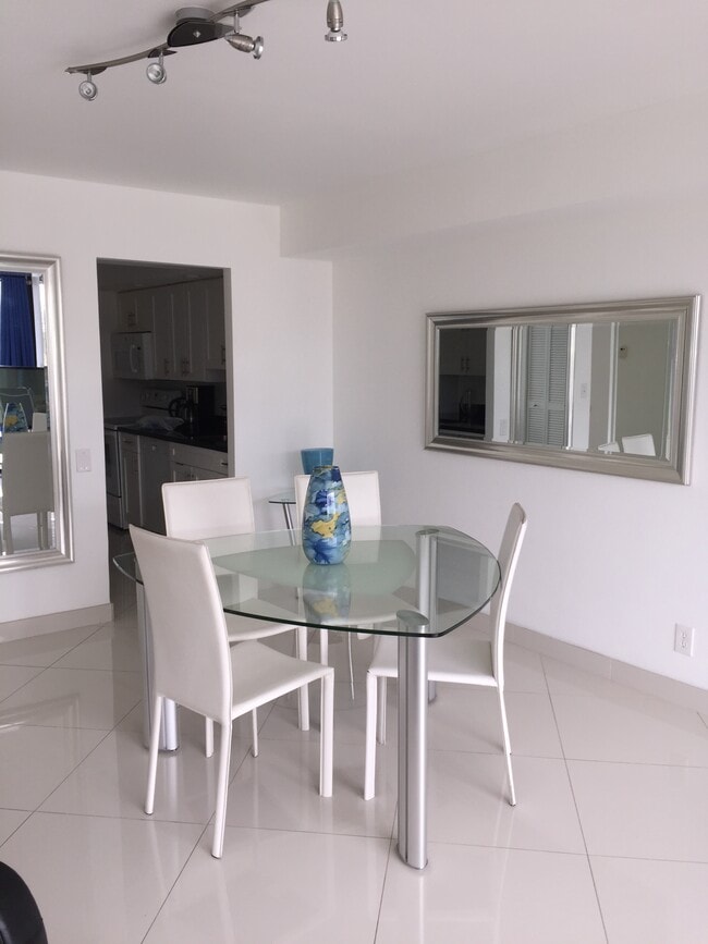 2101 S Ocean Dr, Unit 204 in Hollywood, FL - Building Photo - Building Photo