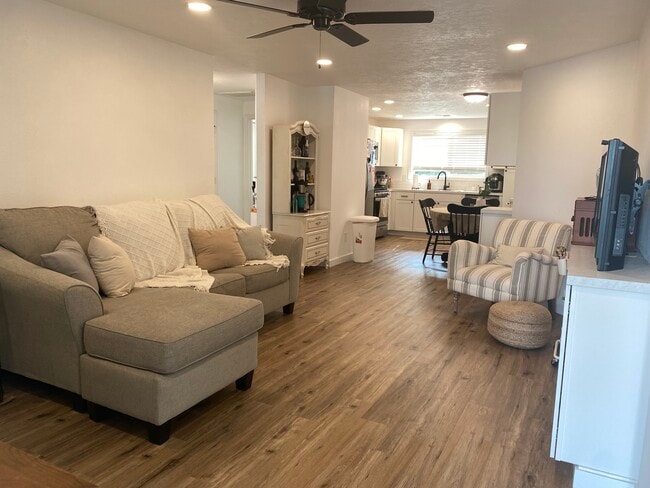 3724 Tudor Way SE, Unit 3724 in Albany, OR - Foto de edificio - Building Photo