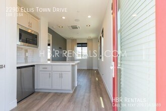 2290 Ellis Town Dr in Tracy, CA - Building Photo - Building Photo