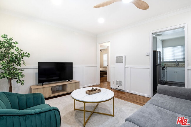property at 1519 Laurel Ave