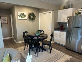 208 University Blvd SE in Albuquerque, NM - Building Photo