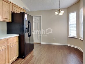 1215 Summer Spring Dr in Middleburg, FL - Foto de edificio - Building Photo