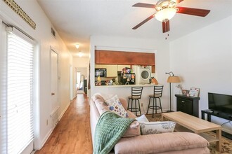 904 W 22nd St, Unit 307 in Austin, TX - Building Photo - Building Photo