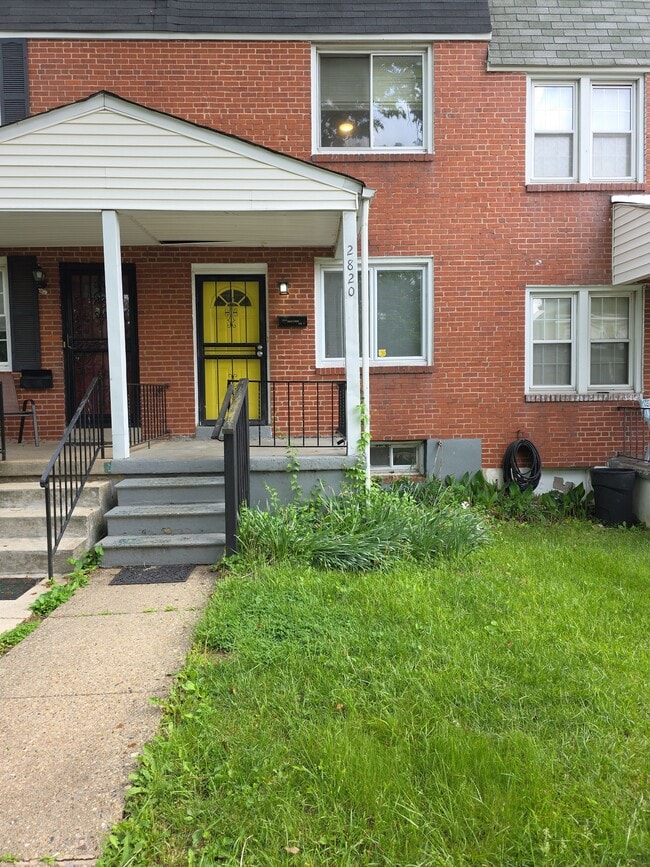 property at 2820 Edgecombe Cir S