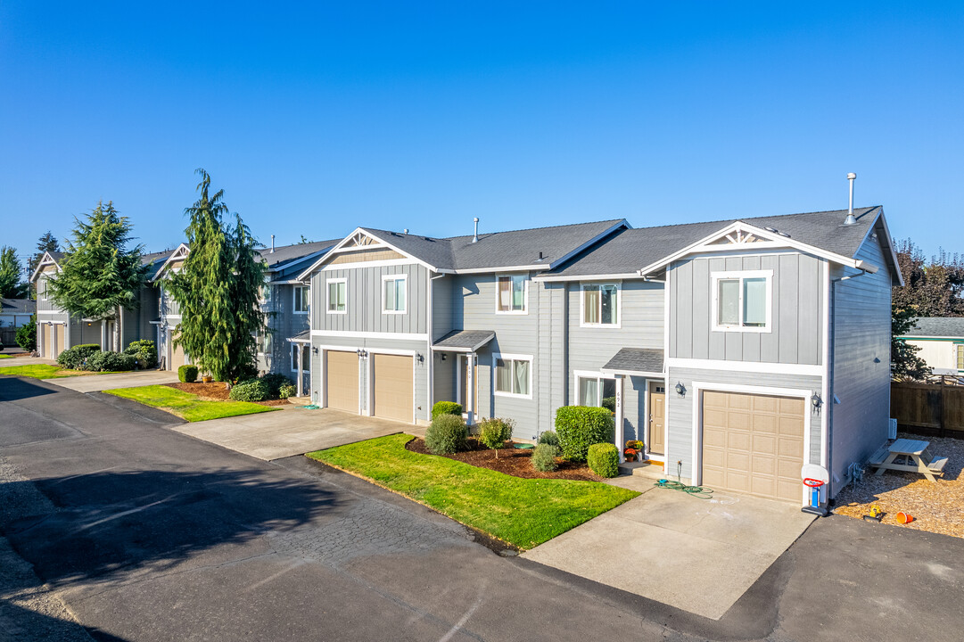 680-692 Stacy Ln in Molalla, OR - Building Photo