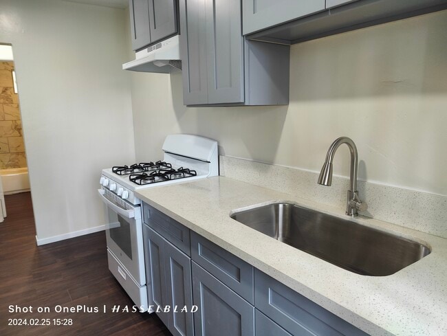 2520 Malabar St, Unit #4 in Los Angeles, CA - Building Photo - Building Photo