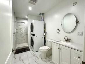 8226 Webb Ave in Los Angeles, CA - Foto de edificio - Building Photo