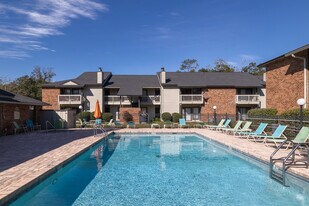 Tanglewood in Pensacola, FL - Building Photo
