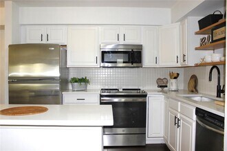9481 Highland Oak Dr in Tampa, FL - Building Photo - Building Photo