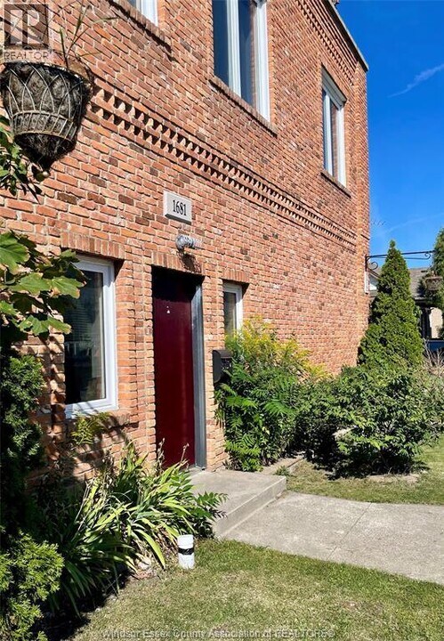 1679 Drouillard Rd in Windsor, ON - Building Photo