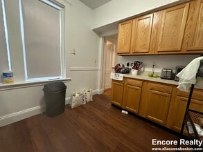 127 Sutherland Rd in Boston, MA - Building Photo - Building Photo