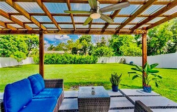 128 Royal Pine Cir N in Royal Palm Beach, FL - Foto de edificio - Building Photo