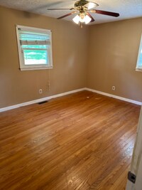 131 Waggoner St photo'