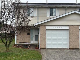 11836 Dove Ln in Windsor, ON - Building Photo