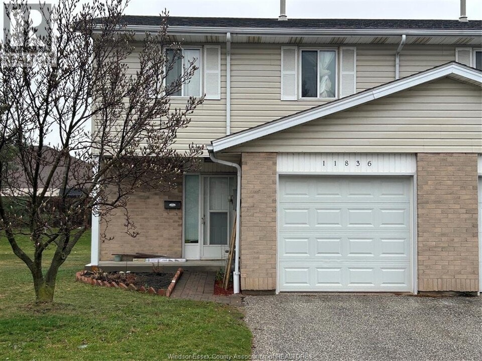 11836 Dove Ln in Windsor, ON - Building Photo