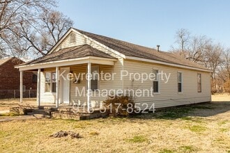 715 E Queen Pl in Tulsa, OK - Building Photo - Building Photo