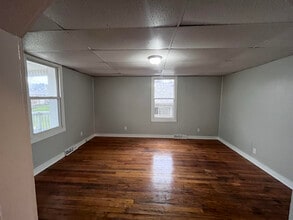 205 S 17th St in Weirton, WV - Foto de edificio - Building Photo