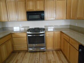 1056 NE Parkview Ct in Bend, OR - Foto de edificio - Building Photo