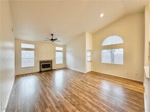 1725 Navarre Ln in Henderson, NV - Building Photo - Building Photo