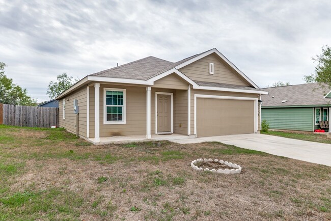 5738 Elm Valley Dr in San Antonio, TX - Building Photo - Building Photo