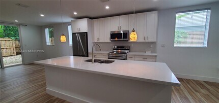 3620 Thomas Ave in Miami, FL - Foto de edificio - Building Photo