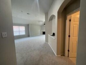 18704 Silent Water Way in Pflugerville, TX - Foto de edificio - Building Photo