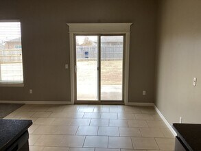 11232 NW 101st St in Yukon, OK - Foto de edificio - Building Photo