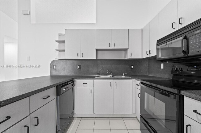 13400 SW 182nd St in Miami, FL - Building Photo - Building Photo